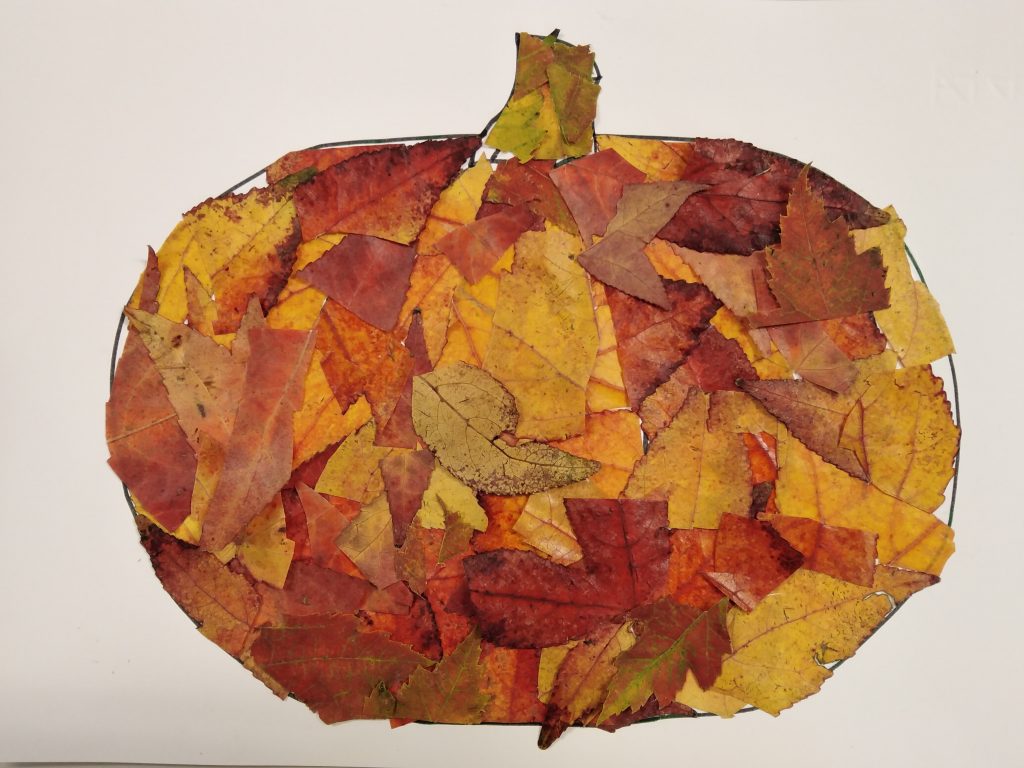 Dynia – mozaika z liści. Prace uczniów klasy 2
