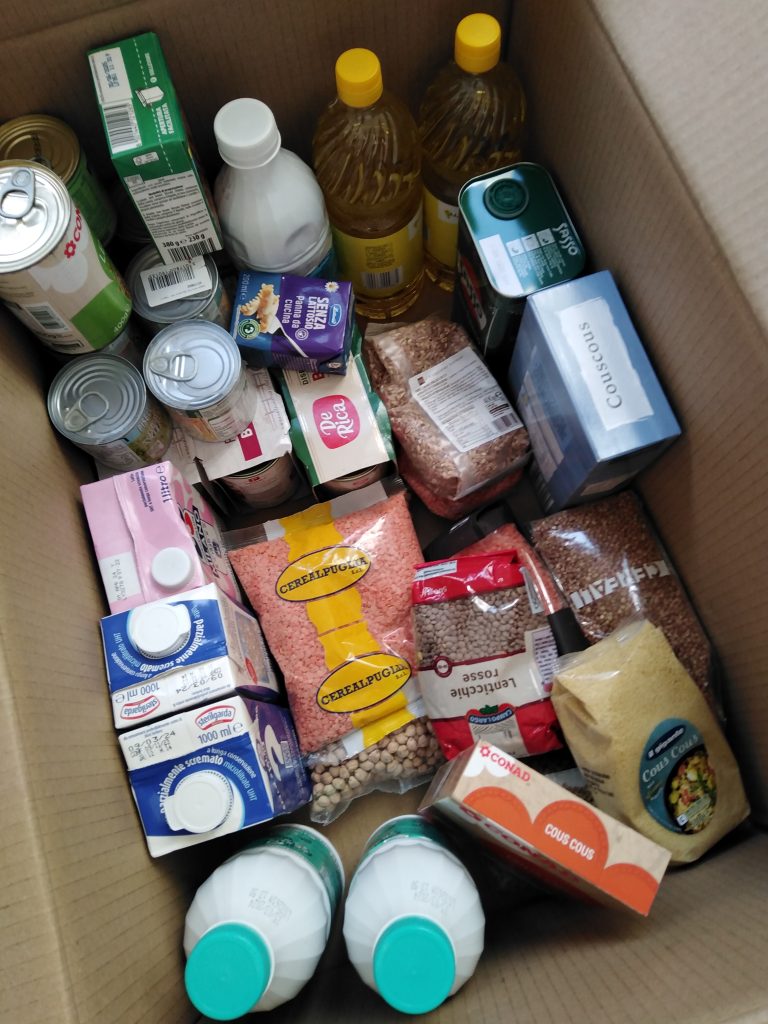 Zbiórka żywności w Szkole Polskiej w Mediolanie